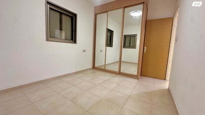 דירה, תנועות הנוער 3, נעורים, ראשון לציון