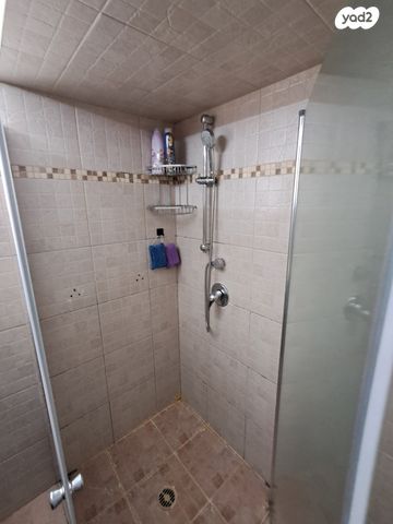 דירה, י"א באדר, נאות רחל, חולון