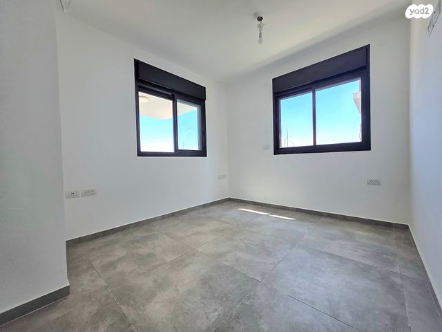 דירה, הכלנית, 2004, רעננה