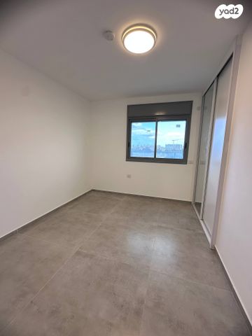 גג/ פנטהאוז, יצחק שמיר, בית בפארק ,פרדס בחסכון, אור יהודה