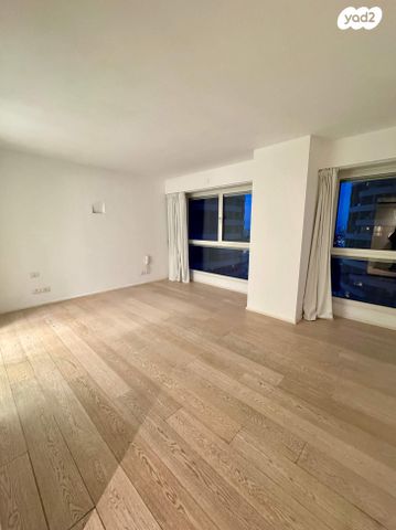 דירה, ניסים אלוני, צמרות איילון, פארק צמרת, תל אביב יפו