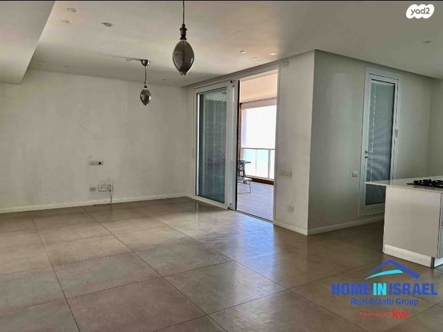 דירה, אהוד מנור, עיר ימים, נתניה