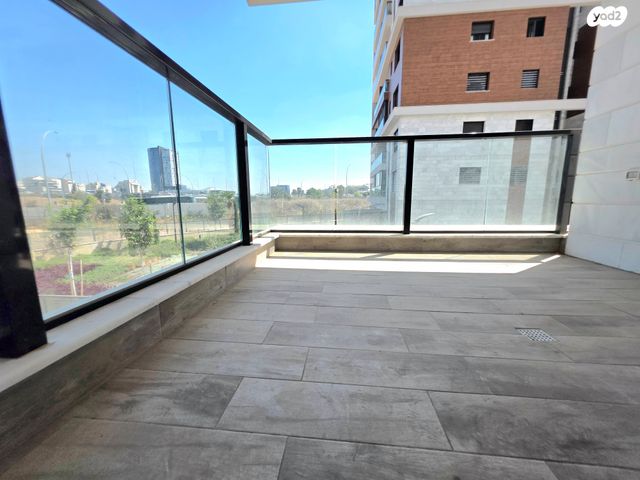 דירה, הכלנית, 2004, רעננה