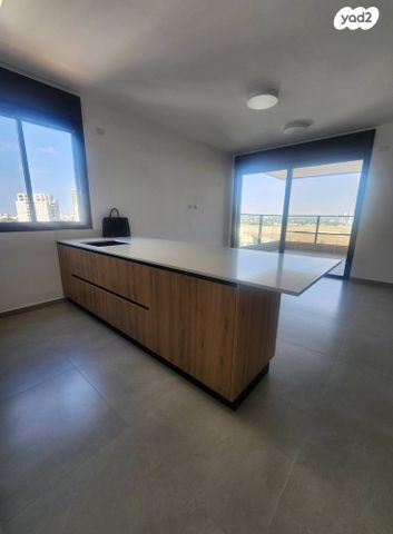 דירה, ראול ולנברג 33, תל אביב יפו