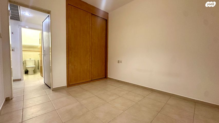 דירה, תנועות הנוער 3, נעורים, ראשון לציון