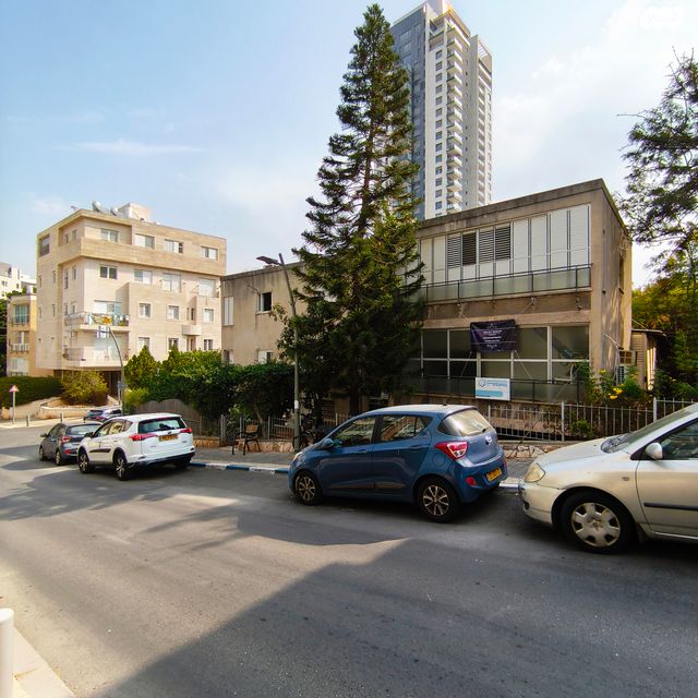 שכונת יהלום, מרכז העיר ב