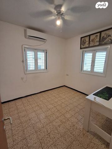 דירה, י"א באדר, נאות רחל, חולון