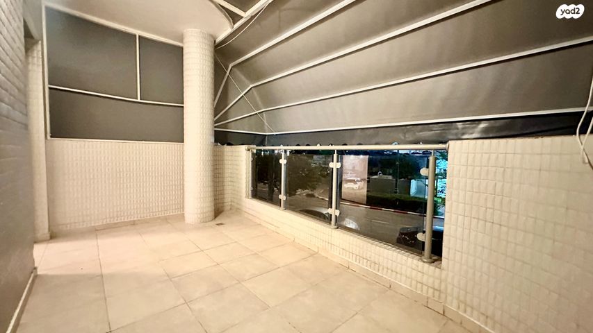 דירה, תנועות הנוער 3, נעורים, ראשון לציון