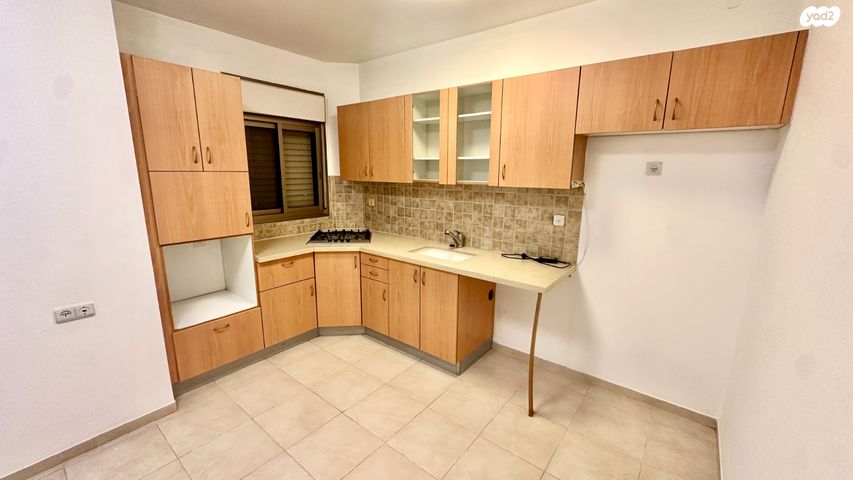 דירה, תנועות הנוער 3, נעורים, ראשון לציון