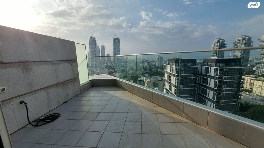 דירה, ניסים אלוני, צמרות איילון, פארק צמרת, תל אביב יפו