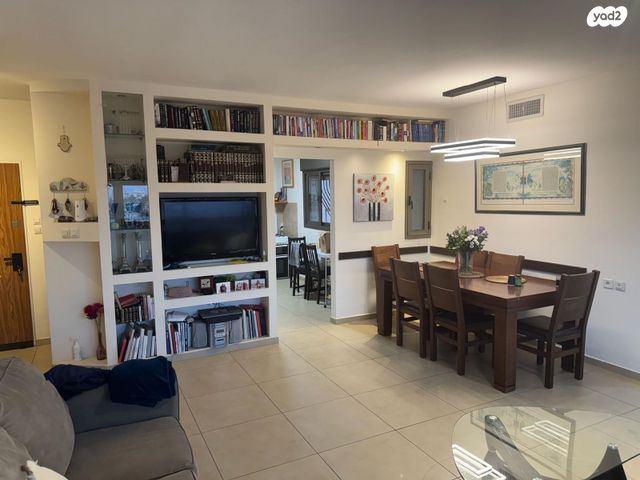 דירה, יוני נתניהו, רמת הדר, גבעת שמואל