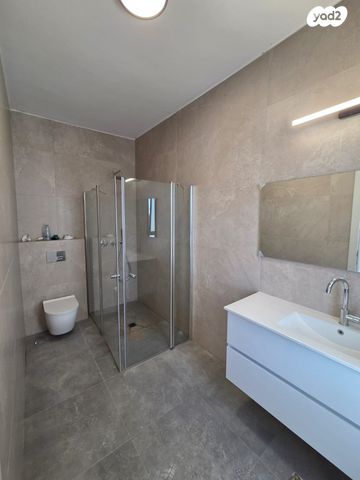 גג/ פנטהאוז, פרדס חנה כרכור