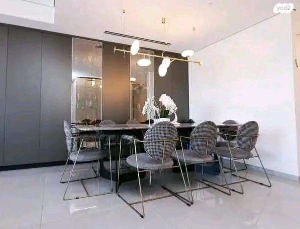 גג/ פנטהאוז, הדס, קרית אילון, חולון