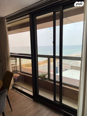 דירה, אלי לנדאו, הרצליה פיתוח, הרצליה