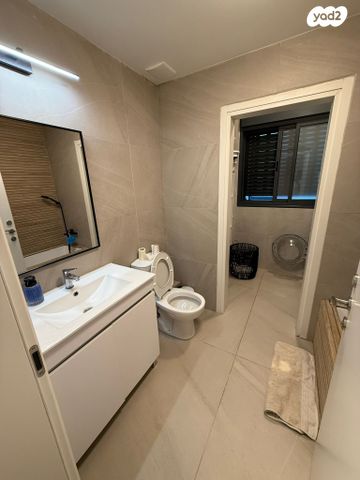 גג/ פנטהאוז, בצל האורנים, קרית טבעון