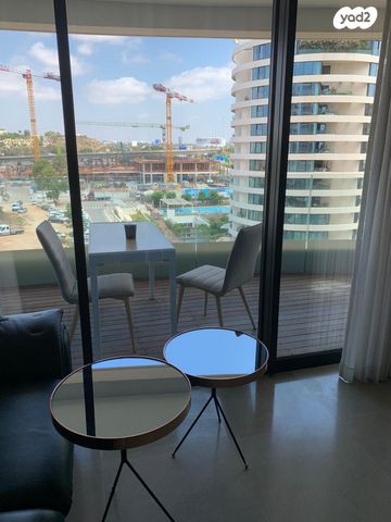 דירה, פנינה זלצמן, גלילות, תל אביב יפו