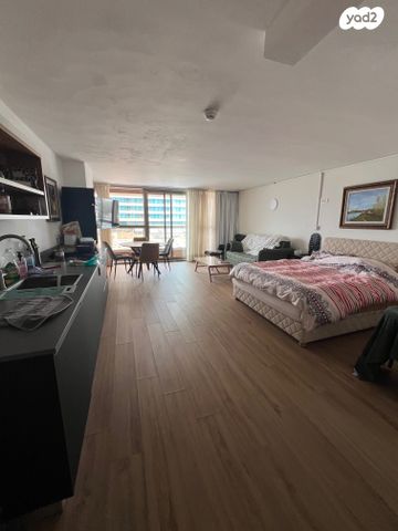 דירה, אלי לנדאו, הרצליה פיתוח, הרצליה