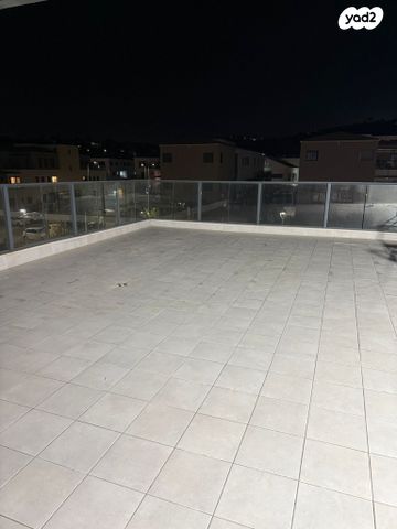 גג/ פנטהאוז, בצל האורנים, קרית טבעון