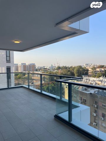 דירה, הר מירון, הרצליה