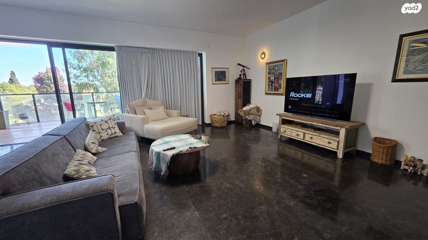 בית פרטי/ קוטג', שמחה הולצברג, גולן, רמת השרון