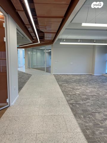 דרך מנחם בגין 154