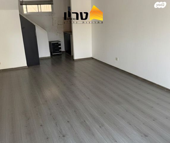 חנויות/ שטח מסחרי