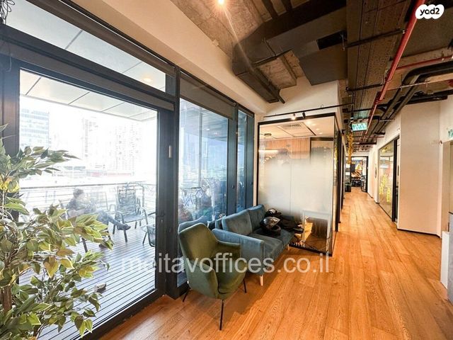 יגאל אלון 82