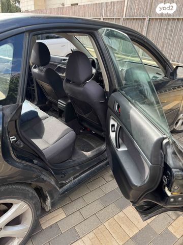 סובארו B4/לגאסי