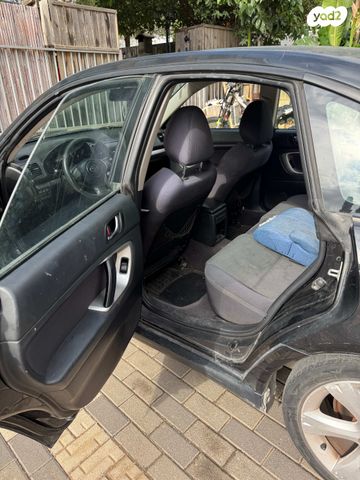 סובארו B4/לגאסי