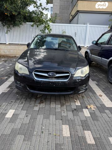 סובארו B4/לגאסי