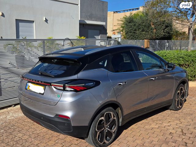 מודעת רכב ג׳ילי Geometry C