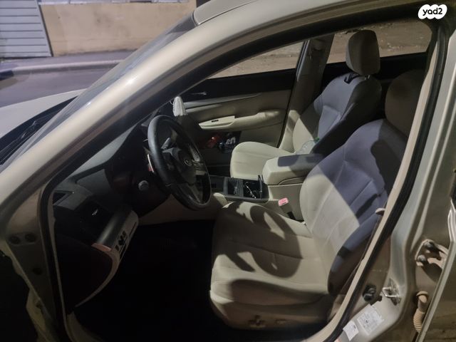 סובארו B4/לגאסי