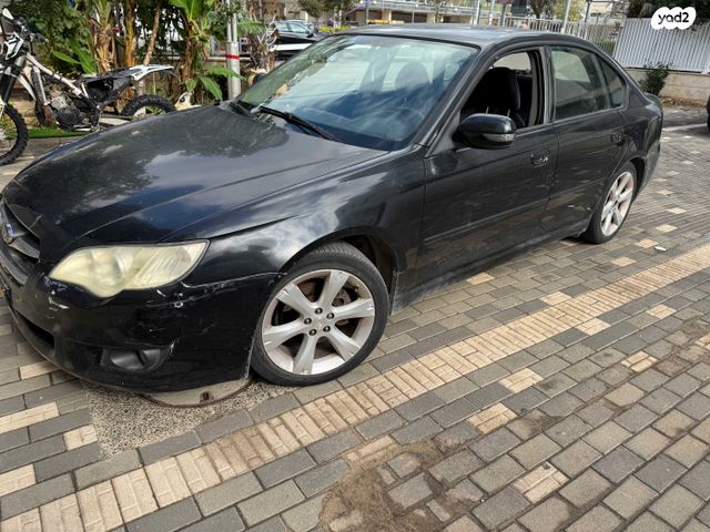 סובארו B4/לגאסי