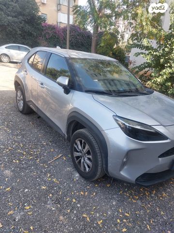 מודעת רכב טויוטה יאריס קרוס