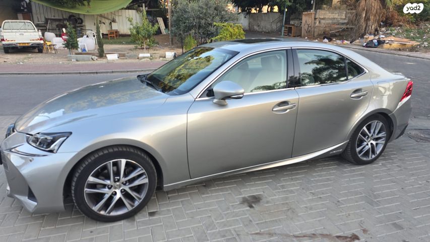 מודעת רכב לקסוס IS