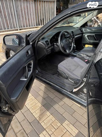 סובארו B4/לגאסי