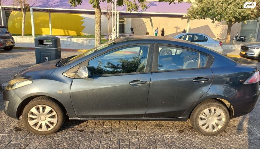 מודעת רכב מאזדה 2