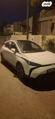 מודעת רכב ג׳ילי Geometry C