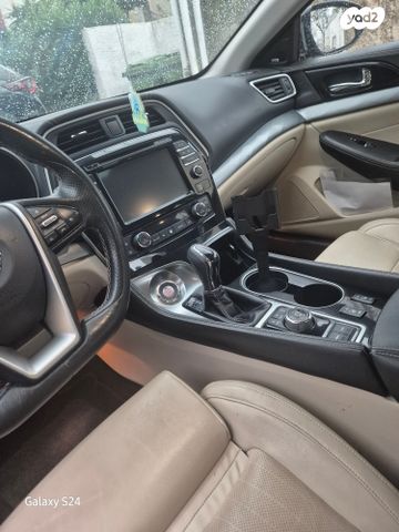 ניסאן מקסימה