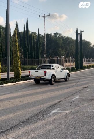 איסוזו די-מקס