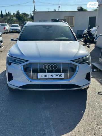 מודעת רכב אאודי E-tron 2