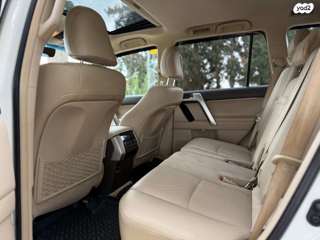 טויוטה לנד קרוזר