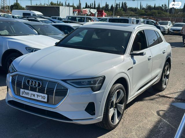 מודעת רכב אאודי E-tron