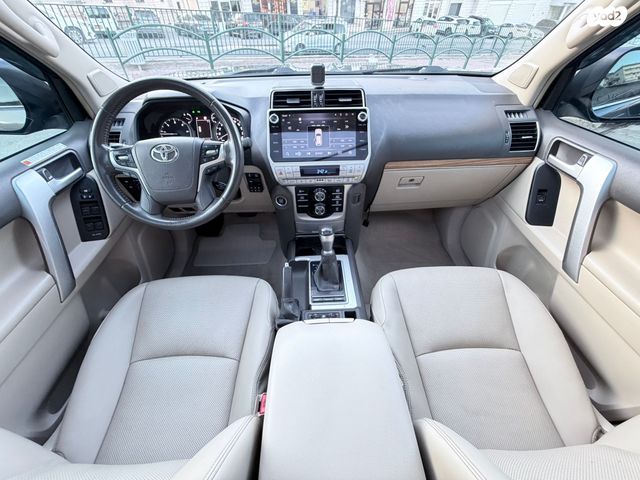 טויוטה לנד קרוזר