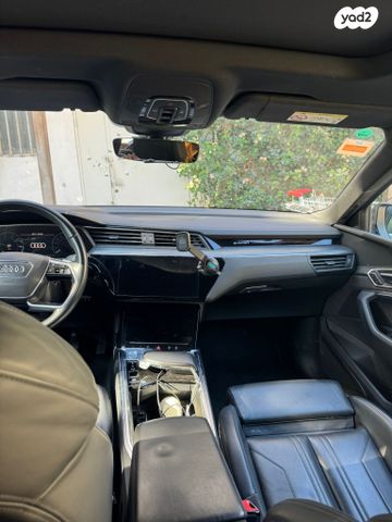 מודעת רכב אאודי E-tron