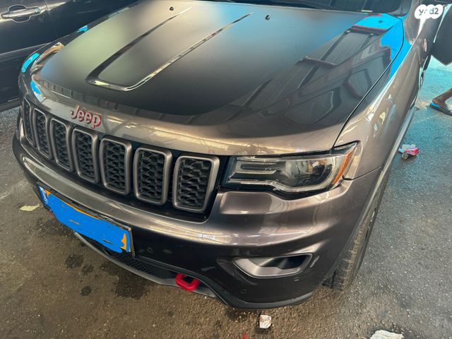 מודעת רכב ג'יפ גרנד צ'ירוקי