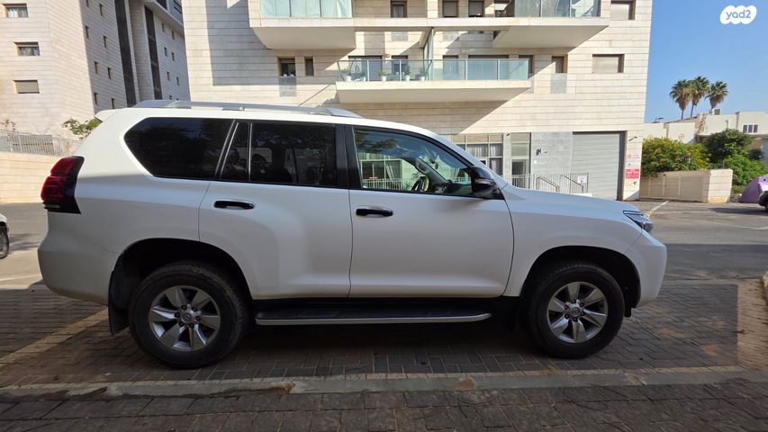 טויוטה לנד קרוזר