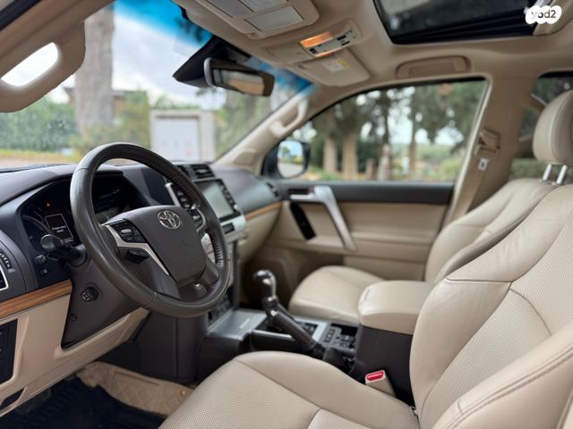 טויוטה לנד קרוזר