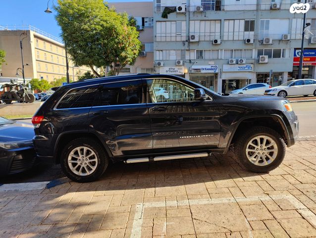 מודעת רכב ג'יפ גרנד צ'ירוקי