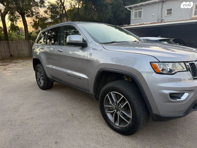 מודעת רכב ג'יפ גרנד צ'ירוקי